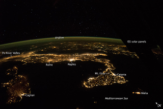 Illustration for article titled Italy's Boot-like Shape Is Unmistakable When Seen From Space
